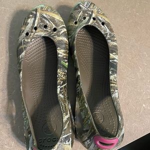 Kadee Real Tree Camo Crocs